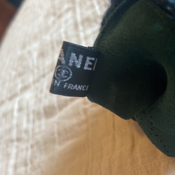 Chanel women’s Lambskin Gloves. NWOT - Picture 8 of 12